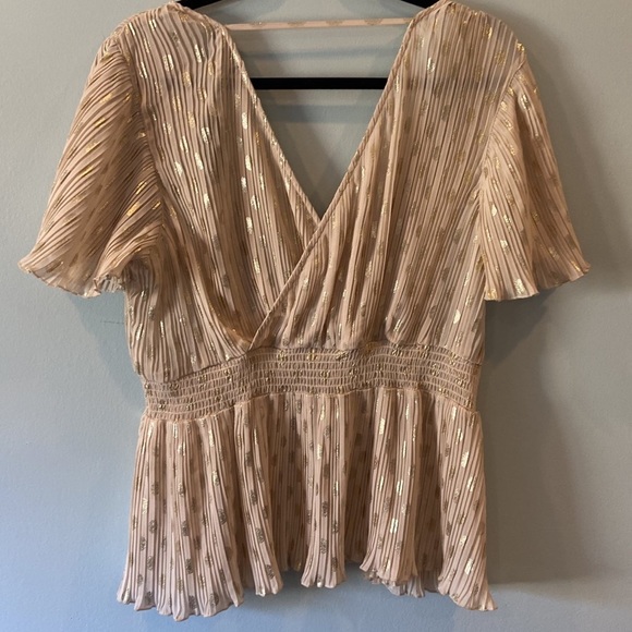Express Gold Flutter Top - Picture 5 of 6